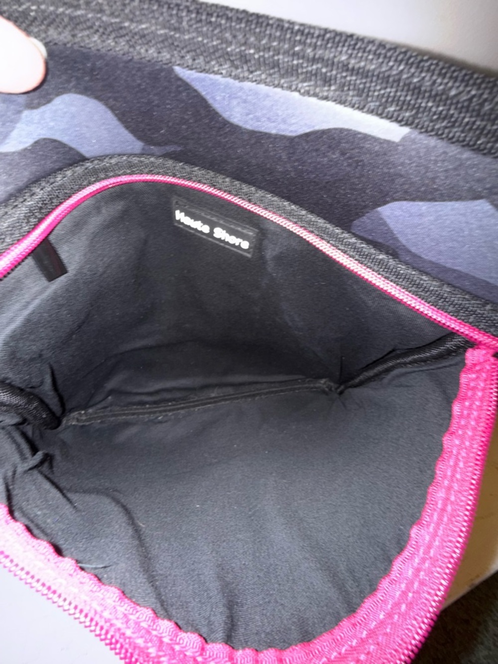Haute Shore Black Neoprene Crossbody Handbag 12”x13” Pink Stripe Purse EUC - Picture 5 of 6